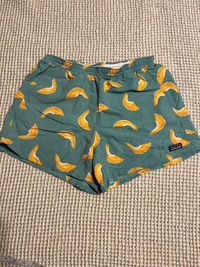 Green Men’s Patagonia Baggie with cantaloupe design
